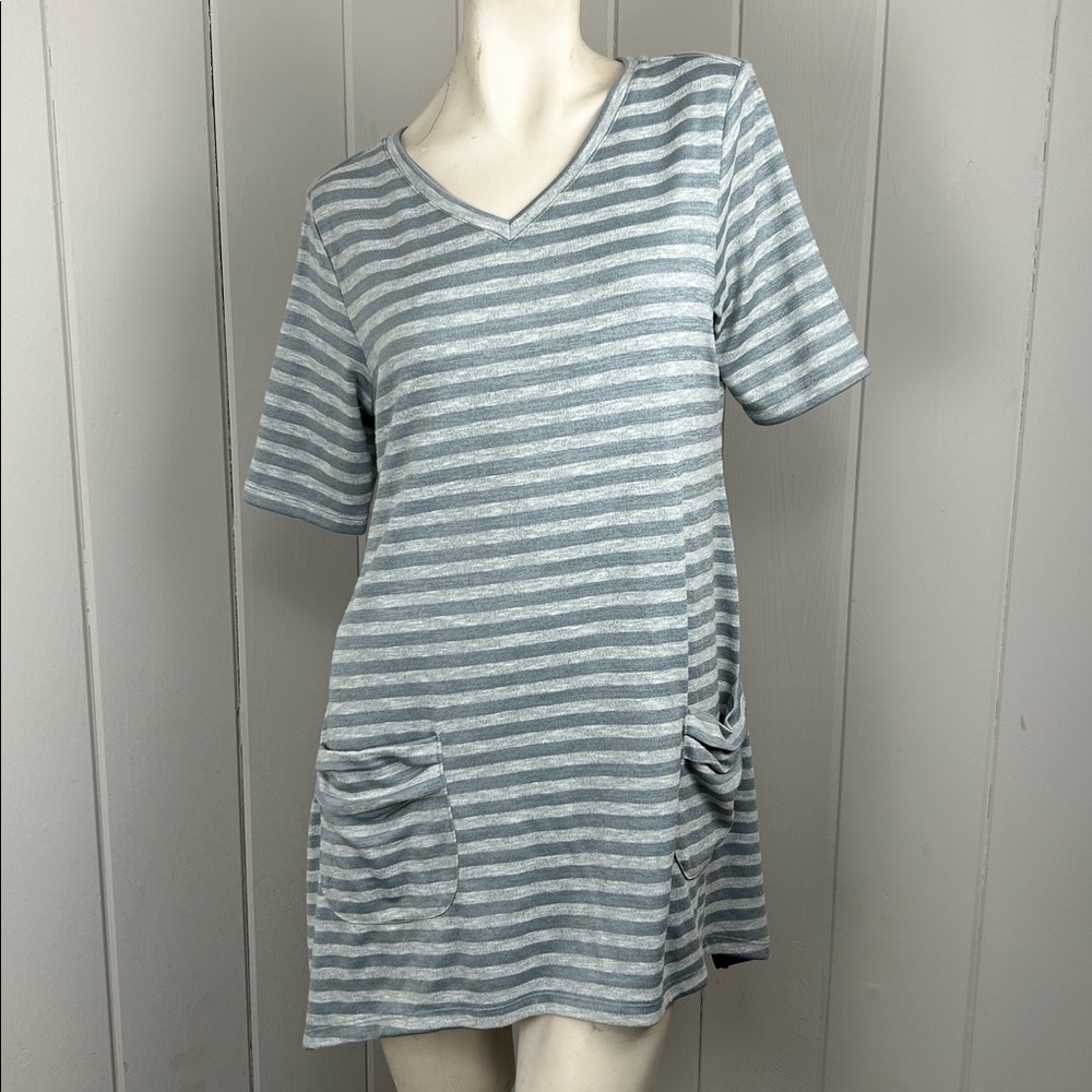 Women’s LOGO by LORI GOLDSTEIN Striped shirt top short sleeve pockets medium